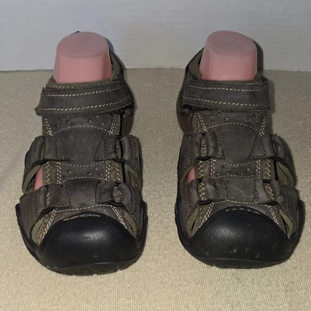 Crocs Men's Swiftwater Walnut/Khaki Fisherman Sandals in size M8